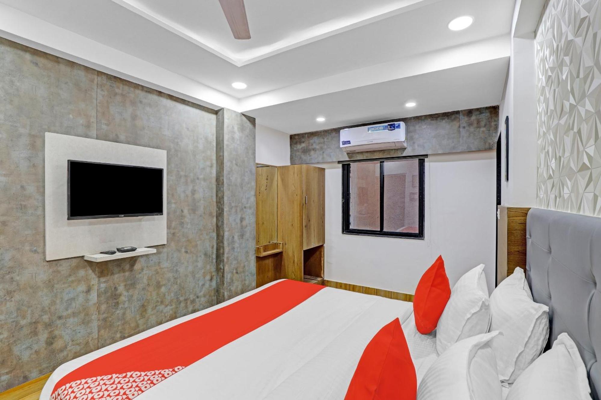 Hotel O R S Palace Ahmedabad Exterior foto