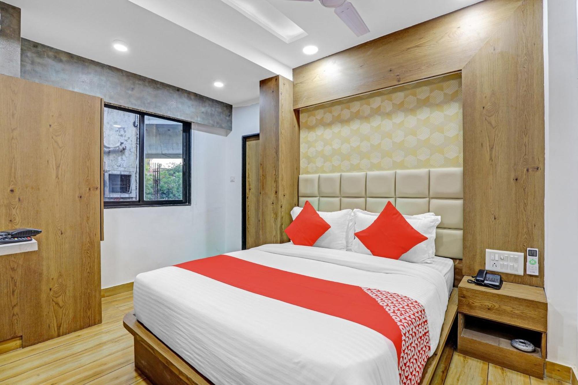 Hotel O R S Palace Ahmedabad Exterior foto