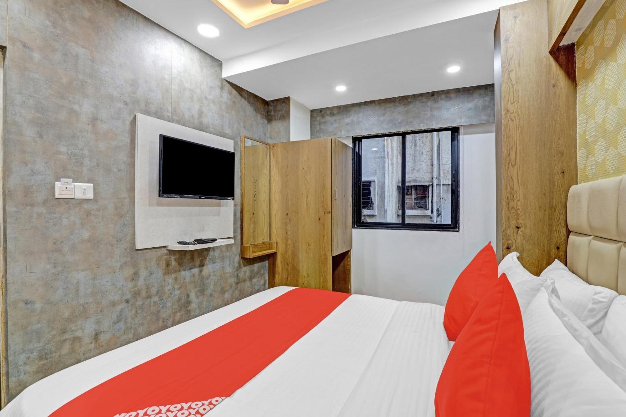 Hotel O R S Palace Ahmedabad Exterior foto